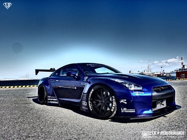 Nissan GT-R - 3