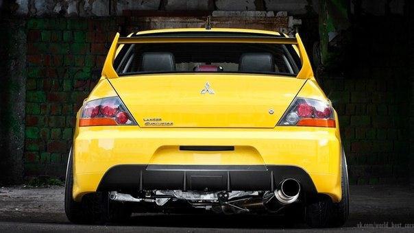 Mitsubishi Lancer Evolution IX - 8