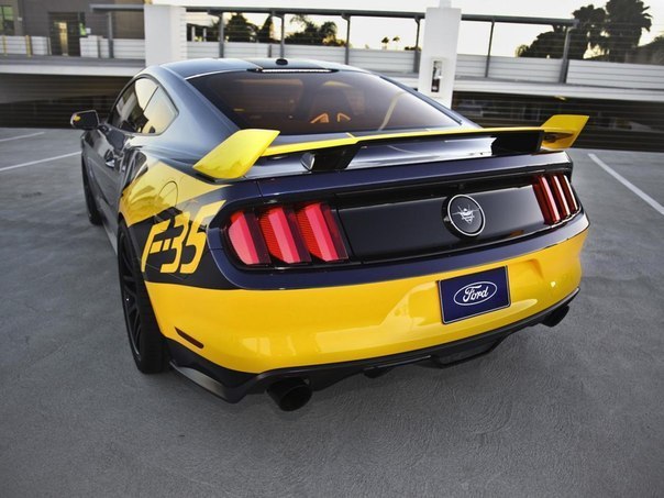 Ford Mustang GT - 3