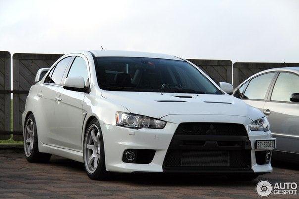 Mitsubishi Lancer Evolution X - 3
