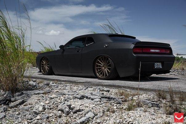 Dodge Challenger SRT8 on Vossen VFS2 Wheels. - 4