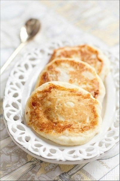 Сырники.Ингредиенты:300 гр творога. (если творог сухой 1 стол л сметаны)1 яйцо1 стол .л сахара.2 ...