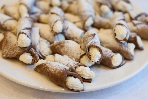 Сицилийские трубочки с творожным кремом Cannoli.Ингредиенты:300 граммов муки 3 чайных ложки ...