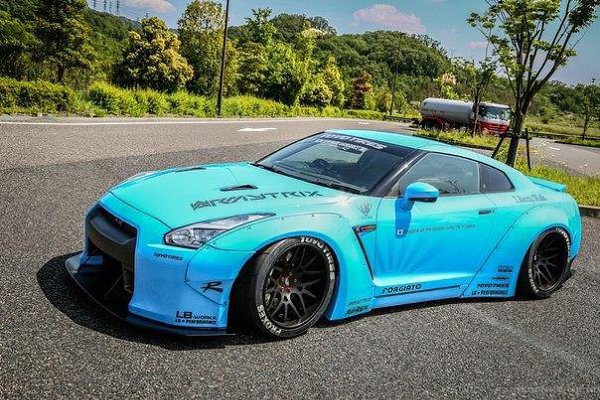 Bright Blue Liberty Walk Nissan GT-R Posing.