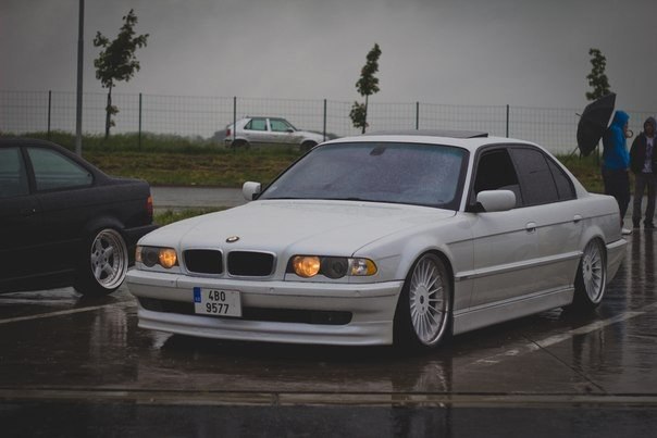 BMW 740 (E38)