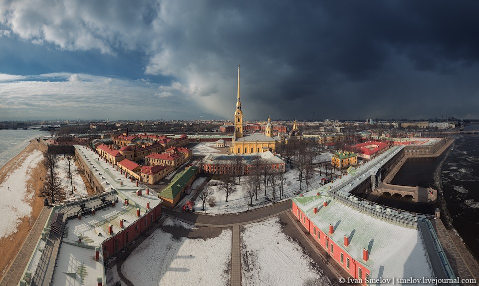 Смена петербург. Петропавловка СПБ ветер.