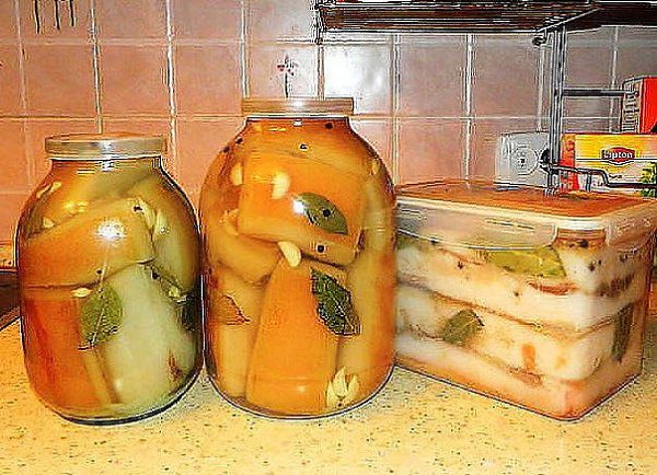 Как засолить вкусное сало? Ингредиенты: • сало • вода — 1 литр • поваренная соль — 1 стакан • ...