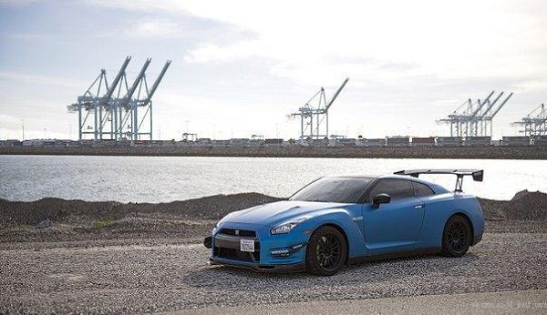 Nissan GT-R.