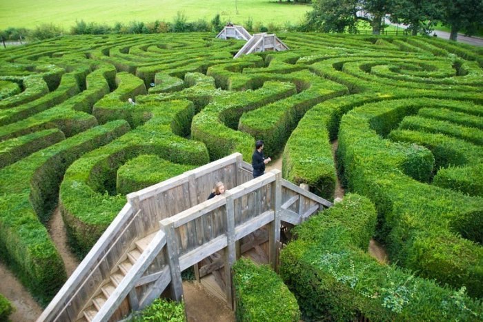 Longleat Hedge Maze:        .      ... - 5