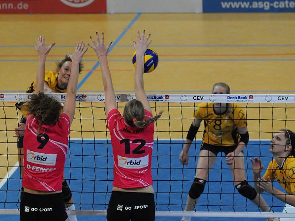 2015 CEV Volleyball Challenge Cup - Women SCHWERINER SC vs VC OUDEGEM - 2