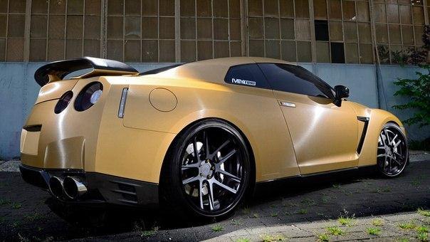 Nissan GT-R