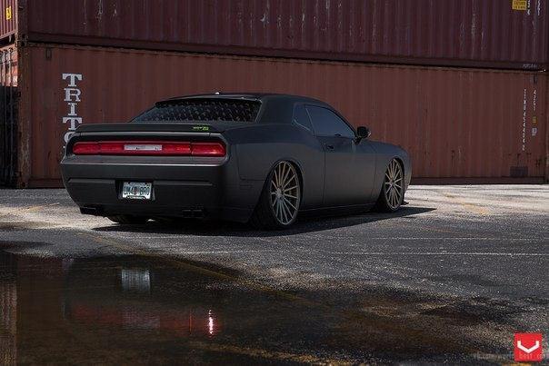 Dodge Challenger SRT8 on Vossen VFS2 Wheels. - 2