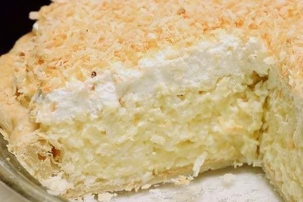 Кокосовый пирог со сливками - очень легко приготовить.Ингредиенты:500 гр кефира2 яйца200 гр сахара1 ...