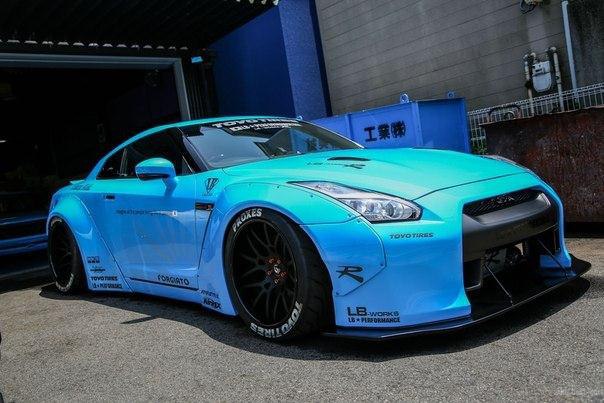 Bright Blue Liberty Walk Nissan GT-R Posing. - 3