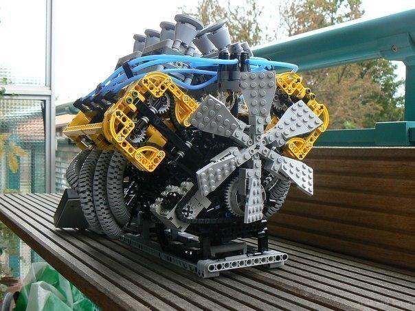  V8   Lego.         ...