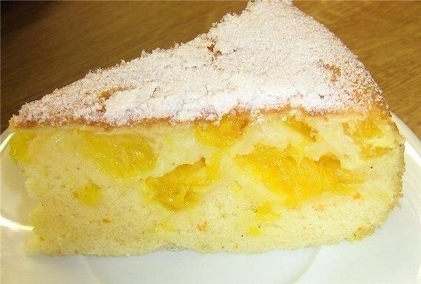 Шарлотка с апельсинами.Ингредиенты:? 1.5 стакана муки? 1,5 стакана сахара? 5 яиц? 2 апельсина? ...