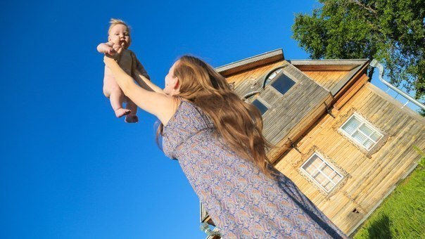5 лучших историй с моралью: 1. Однажды мышь заметила, что хозяин фермы поставил мышеловку. Она ...