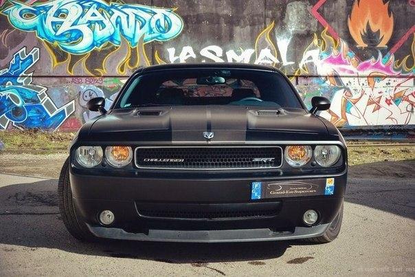 Dodge Challenger SRT8 - 3