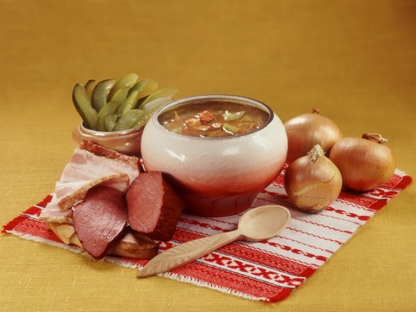 17 потрясающих рецептов блюд в горшочках. 1.Жаркое из курицы по-русски Ингредиенты: Курица весом ...