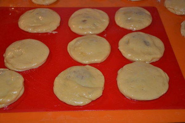 Самые вкусные чешские пончики.Ингредиентына тесто:Желток — 6 шт.Сахар — 5 ст. л.Дрожжи свежие — 40 г ... - 2