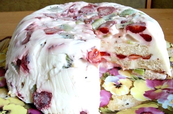 Тортик на десерт. Легкий и вкусный! Ингредиенты: - 0,5 л сметаны - 1 стакан сахара - 1 пакетик ...
