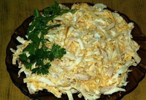 Салат из кальмаров с сыром.Для рецепта вам потребуется:-кальмары - 500г-сыр - 200г-рис - 200г-яйцо - ...