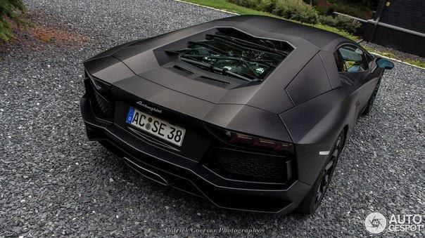 Lamborghini Aventador - 2