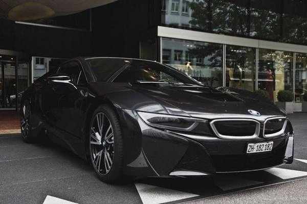 BMW i8, 2014.    .