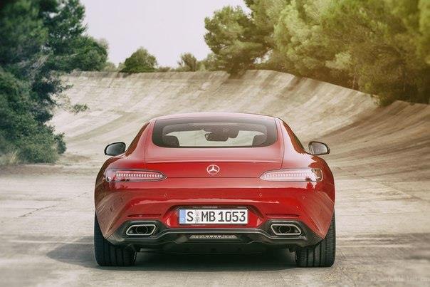 2015 Mercedes-AMG GT - 2