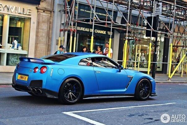 Nissan GT-R - 8