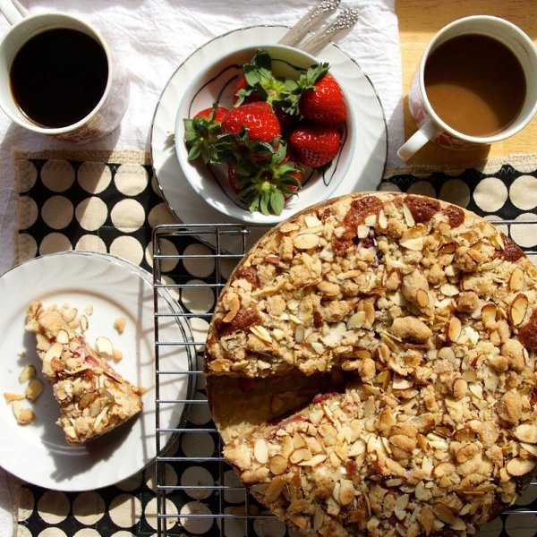 Клубничный пирог с крошкой.Ингредиенты:Крошка:3/4 стакана муки1/2 стакана сахара1/2 чайной ложки ...
