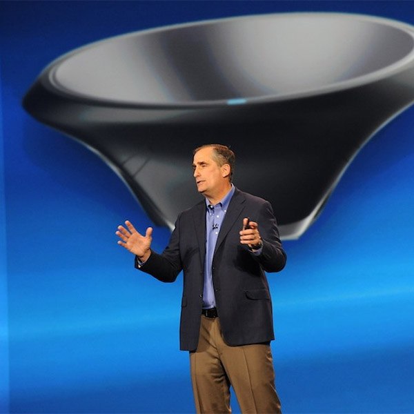 «Ваза» от Intel зарядит гаджеты без проводов.Исполнительный директор Intel Брайан Кржанич (Brian ...