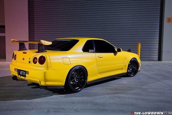 Nissan R34 Skyline GT-R V-Spec - 2