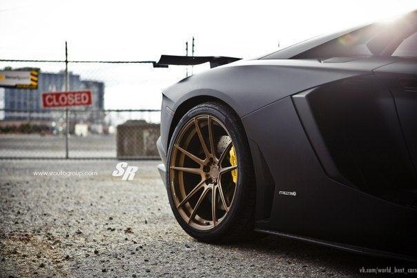 Lamborghini Aventador LP 700-4.: 6.5L V12: 700 .. : 690 : ... - 5