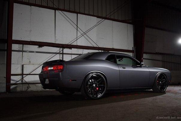 Dodge Challenger SRT8 - 3