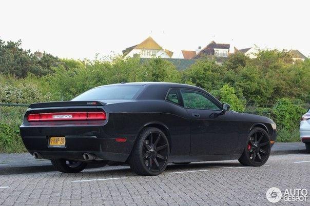 Dodge Challenger SRT-8 - 2