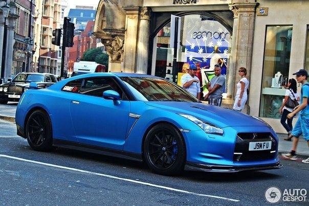 Nissan GT-R - 4