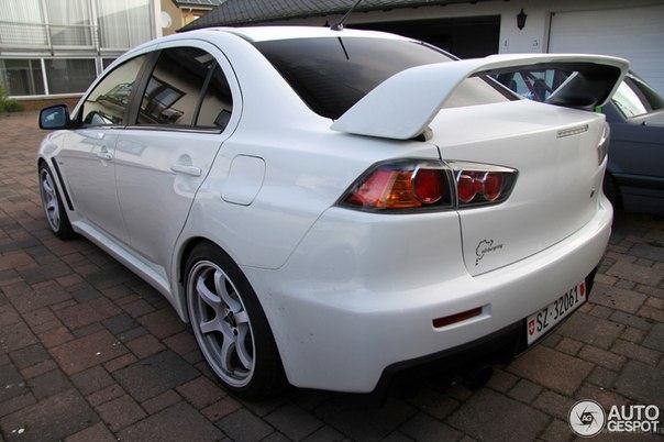 Mitsubishi Lancer Evolution X - 5