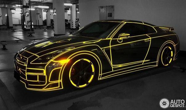 Tron Nissan GT-R.