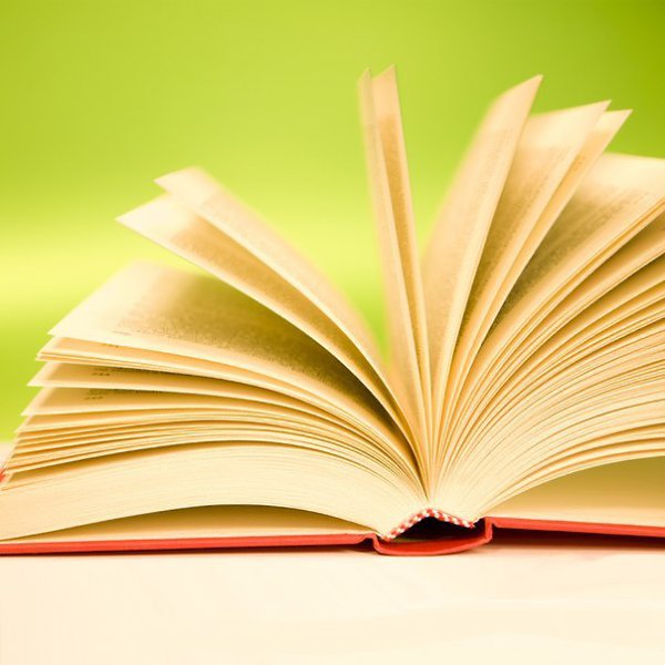 20 лучших книг по саморазвитию: 1. «7 навыков высокоэффективных людей» — Стивен Кови 2. «Искусство ...