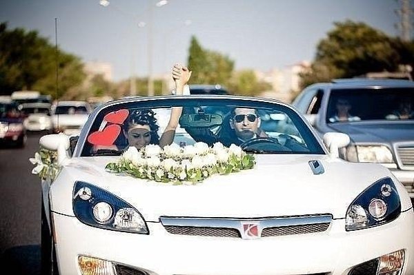 Один много говорил, второй много писал.А третий пришел и надел ей кольцо на руку, увез к себе и ...