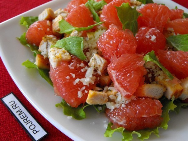 Салат с грейпфрутом и курицей.100 гр - 102 ккалЗапеченная куриная грудка – 250-350 гр.Грейпфрут – ...