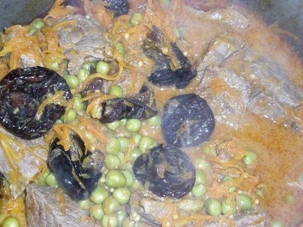 Говядина с овощами и черносливом.ИнгредиентыГовядина – 400 гСметана – 1 ст.л.Томат-паста – 1 ... - 4