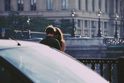— Ты ни разу мне не сказала «я люблю тебя». — Верно, не сказала. — Почему? — Разве Земля говорит: «я ...