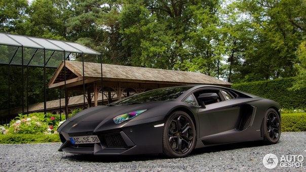 Lamborghini Aventador - 4