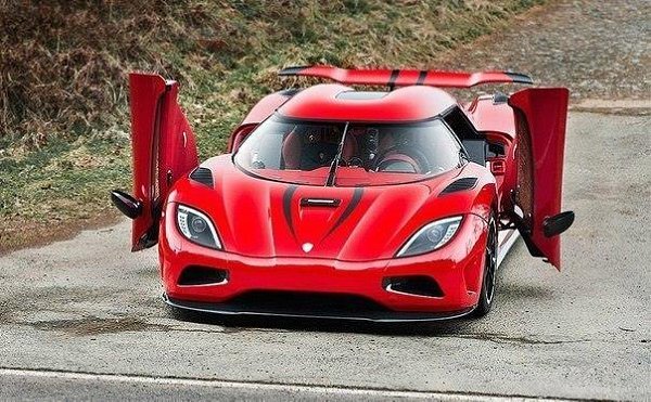 Koenigsegg Agera R.Двигатель: 5000 смМощность: 1115 л.с.Крутящий момент: 1200 НмПривод: заднийРазгон ...
