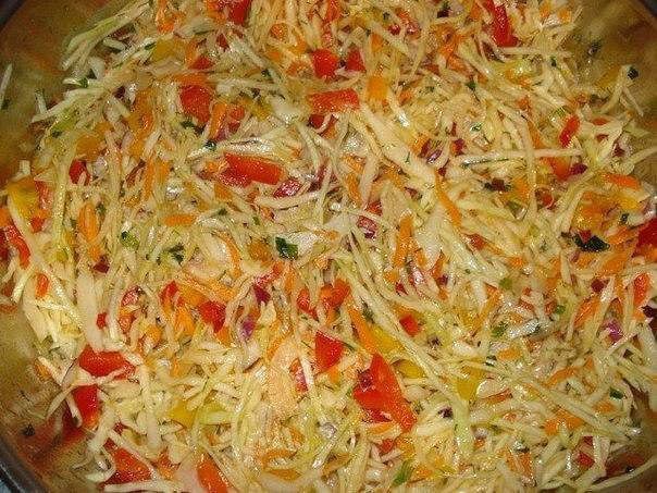 Быстропоедаемый овощной салат. Очень вкусно! Этот салат. действительно. быстропоедаемый. Идёт в ...