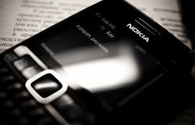 Так хочется ночью тебе позвонить и сказать, что не спится. Услышать твой сонный разбуженный голос и ...
