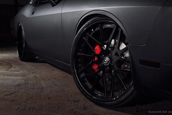 Dodge Challenger SRT8 - 4