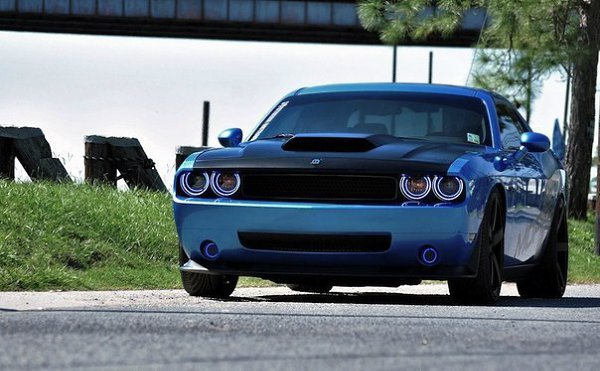 Dodge Challenger - 2